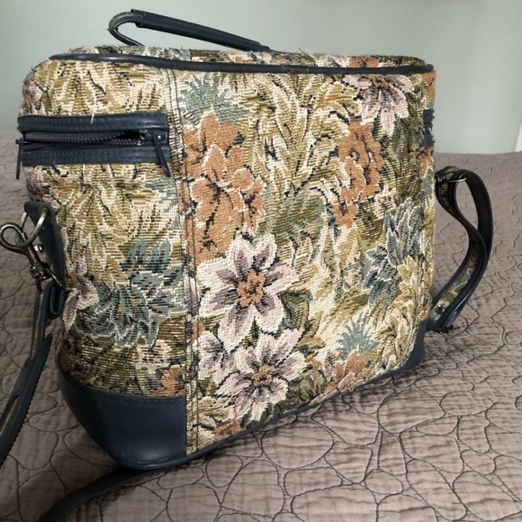 Vintage Tapestry Carryon - Picture 2 of 4